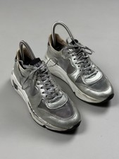 Baskets basses à lacets pour