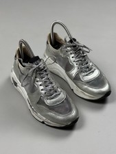 Baskets basses à lacets pour